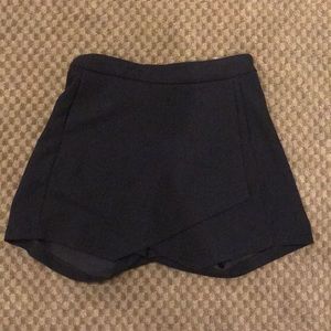 Black skort